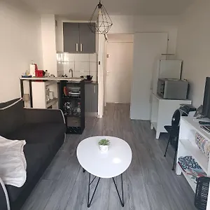 https://joli-studio-res-au-calme-en-rez-de-jardin-a-bandol.fr-provencehotel.com